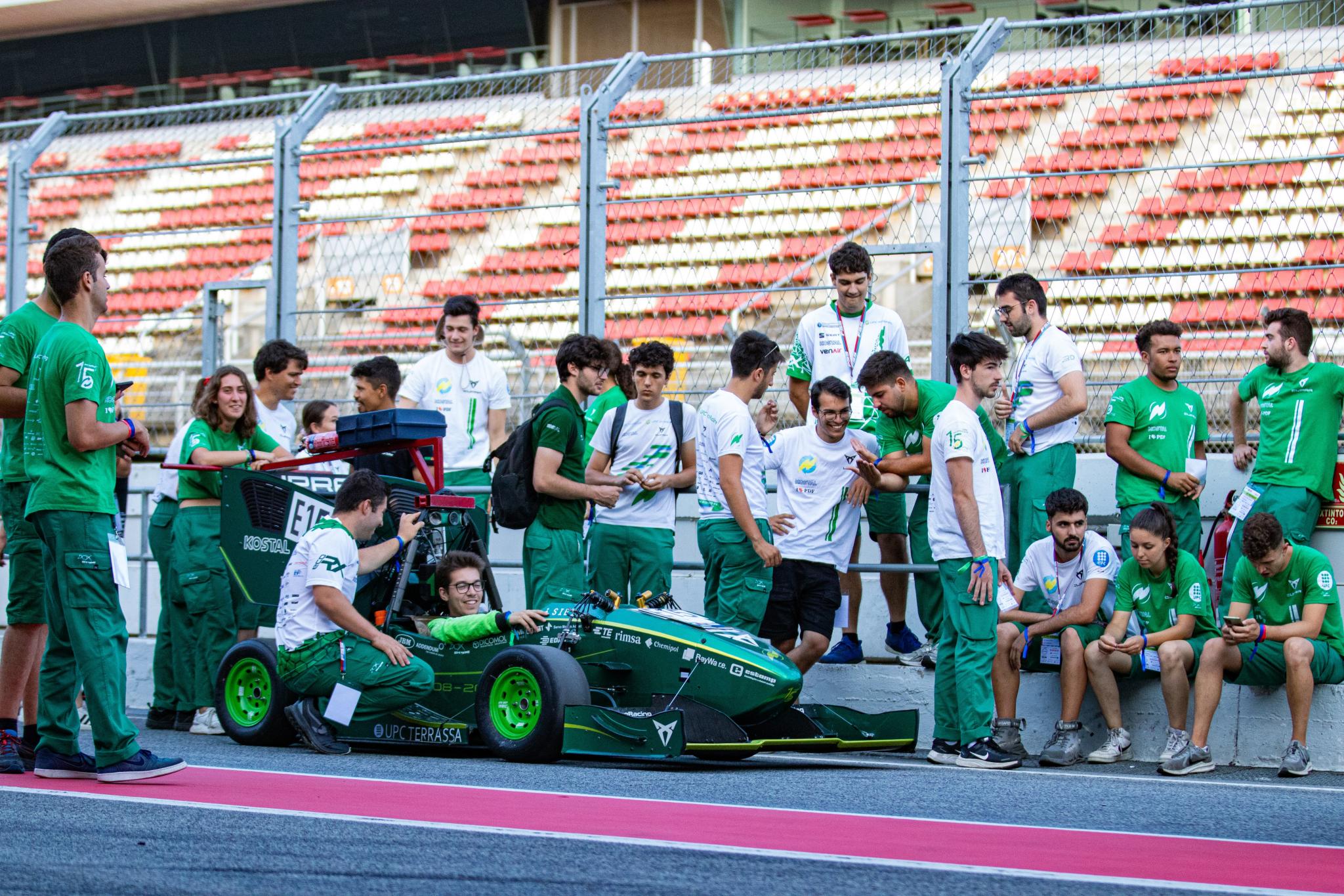 Photo 1 UPCecoRacing Team